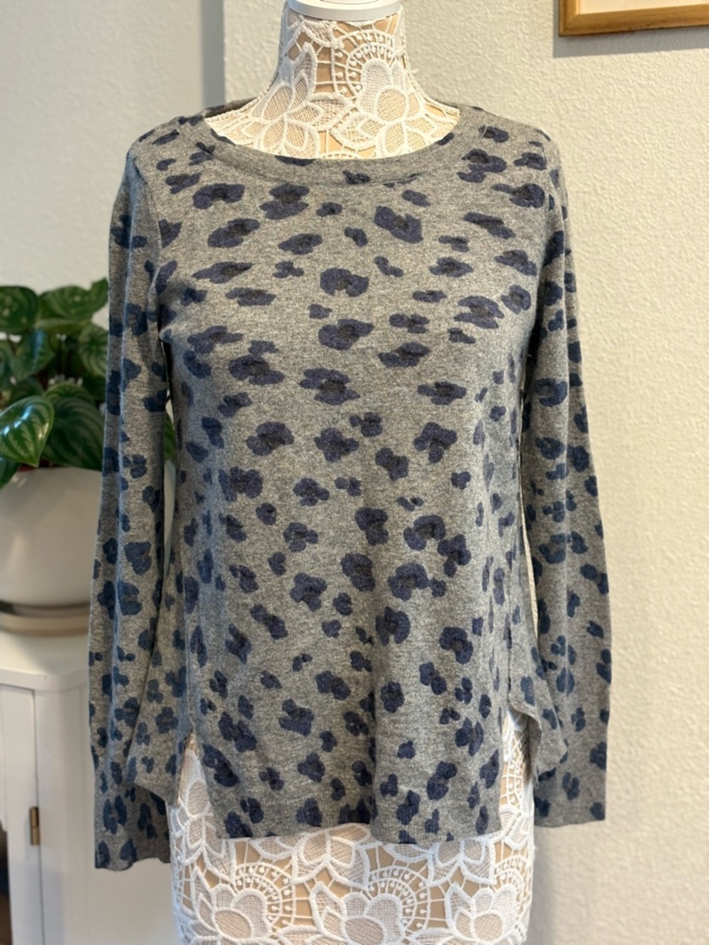Rebecca Taylor Cashmere Wool Leopard Print Sweater in Gray and Blue- size M